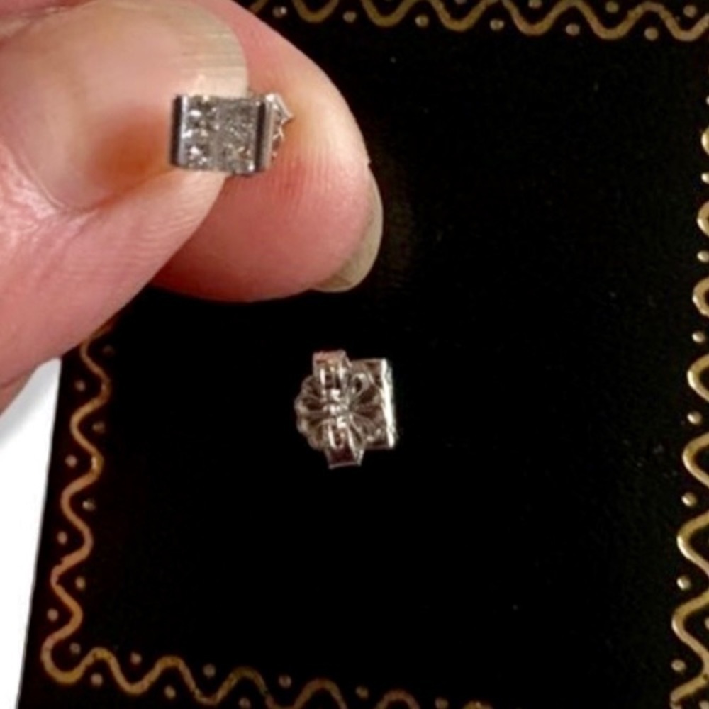 18 Karat white gold Diamond WHITE GOLD DIAMOND CLUSTER EARRINGS